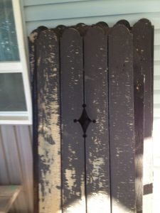 Peinture de volet sur maison
