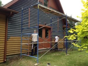 Peinture au pinceau sur revêtement bois Peinture au pinceau sur revêtement bois