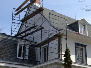 Travaux peinture en hauteur sur échafaudage