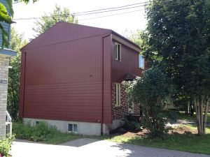 Peinture au pistolet sur maison aluminium - Québec