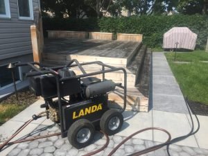 Lavage à pression sur patio et terrasse
