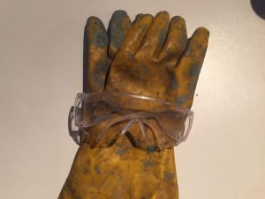 Lunette de sécurité et gant de caoutchouc