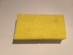 Éponge pour humecter la tapisserie